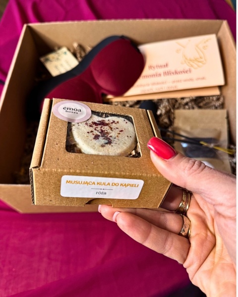 Box dla par - Ceremonia Bliskości z maskami, kakao, olejkiem, mydłem, kadzidłami i kulą do kąpieli