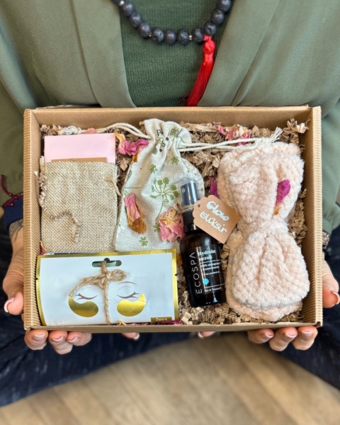 Glow Box – maseczka i płatki pod oczy