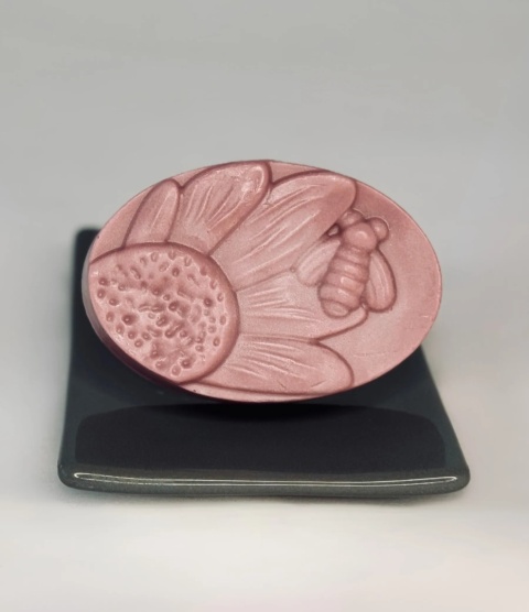 Ręcznie robione mydło w kształcie pszczół