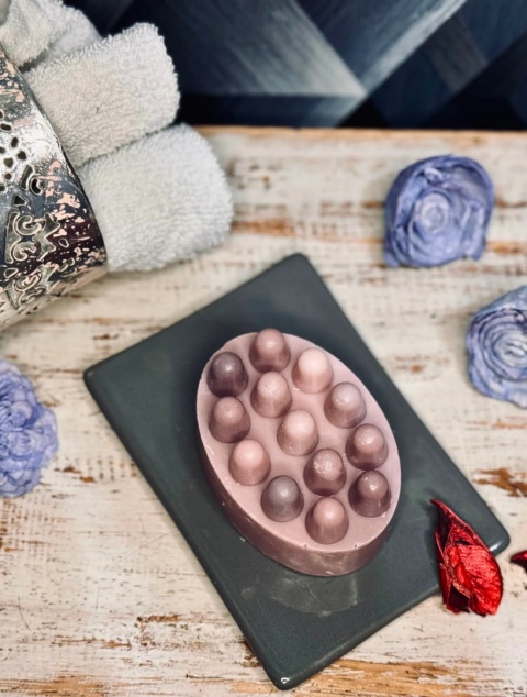 Ręcznie robione mydło w kształcie masażera